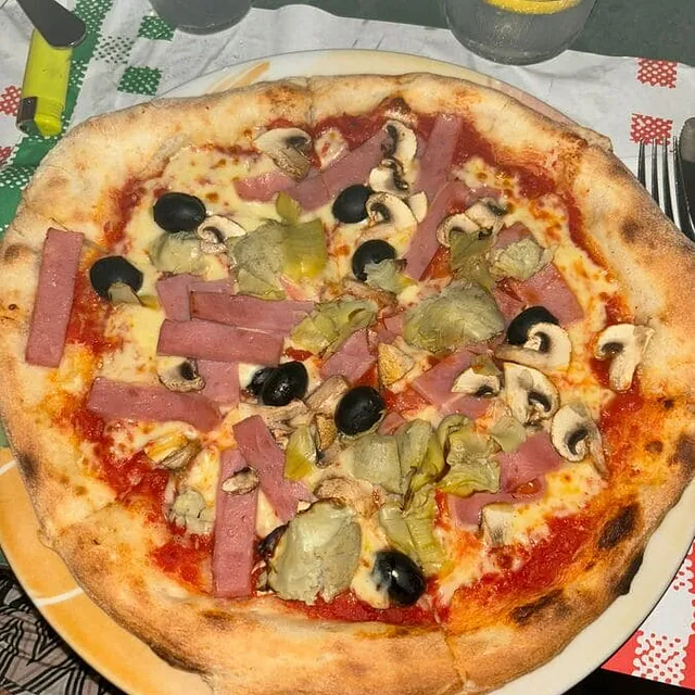 Mare Nostrum pizza con jamón